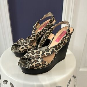 Wedges 🎀 Betsey Johnson